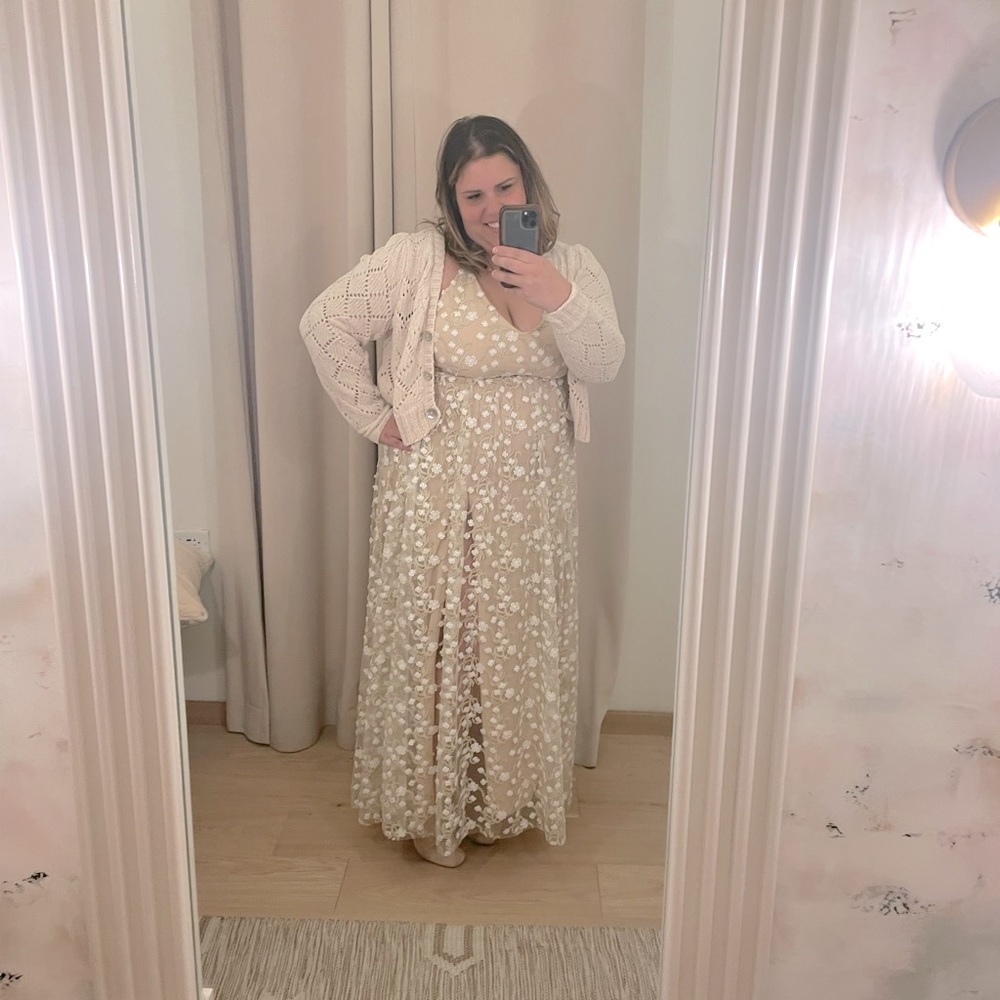 Arula  A (14/16) flowy beige dress with high cut slip and floral lace overlay